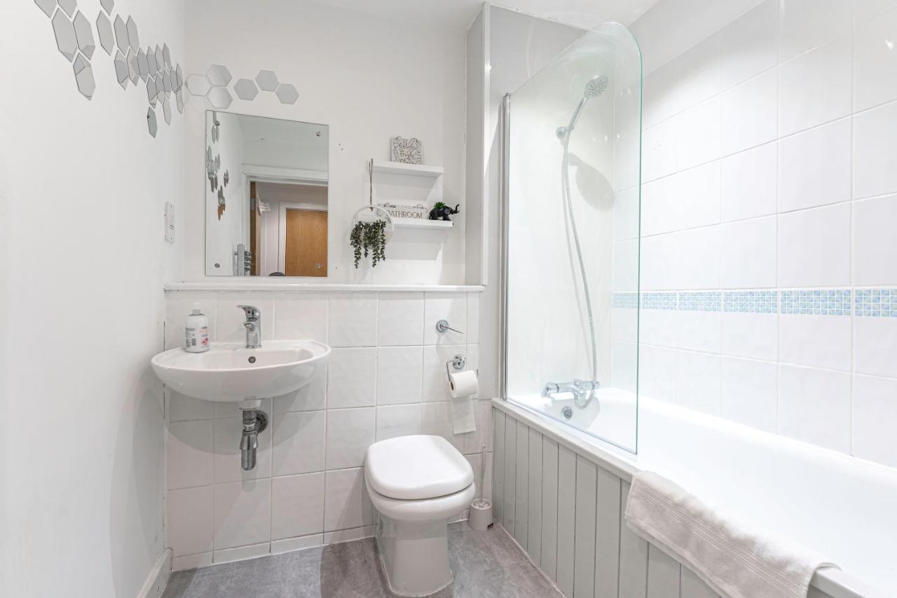 Jkg Property Solutions Presents Cosy City Apartment Coventry Dış mekan fotoğraf