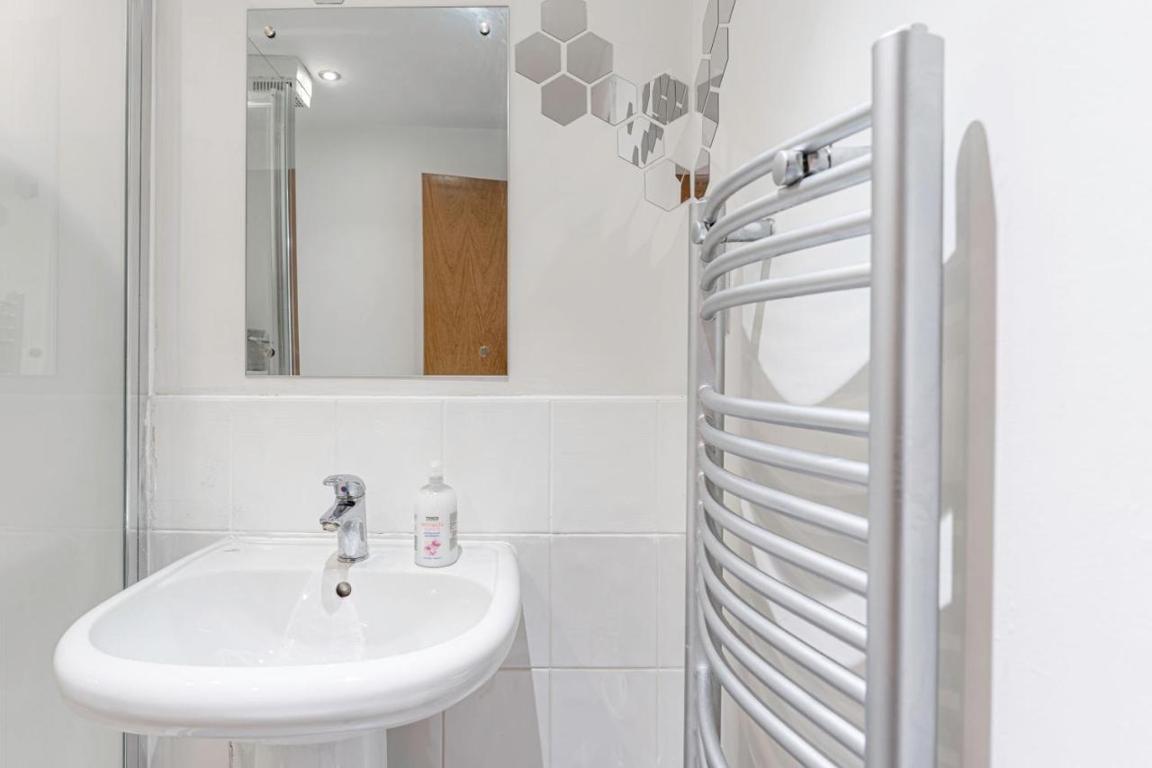 Jkg Property Solutions Presents Cosy City Apartment Coventry Dış mekan fotoğraf